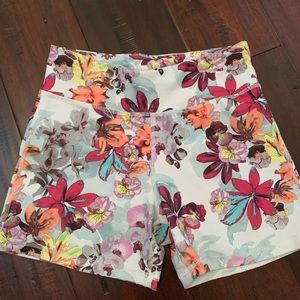 💐 Floral “Booty” Cut Athletic Shorts